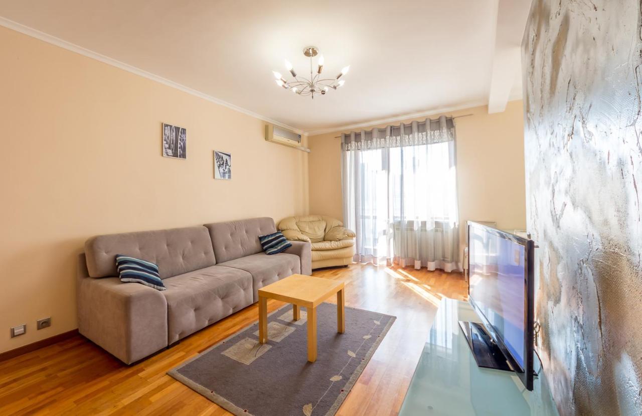 Apartment On Triokhsviatytelska キエフ エクステリア 写真