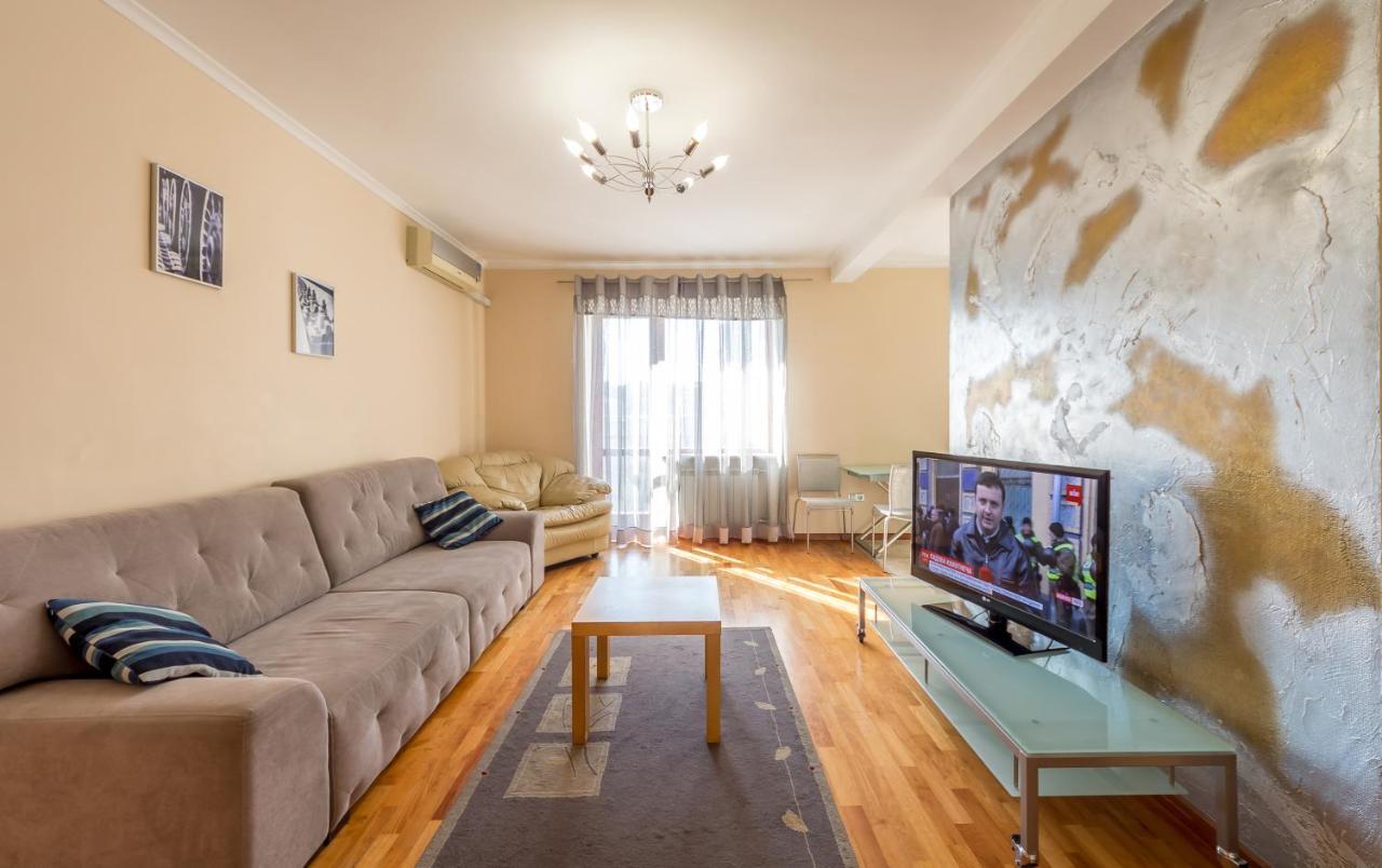 Apartment On Triokhsviatytelska キエフ エクステリア 写真